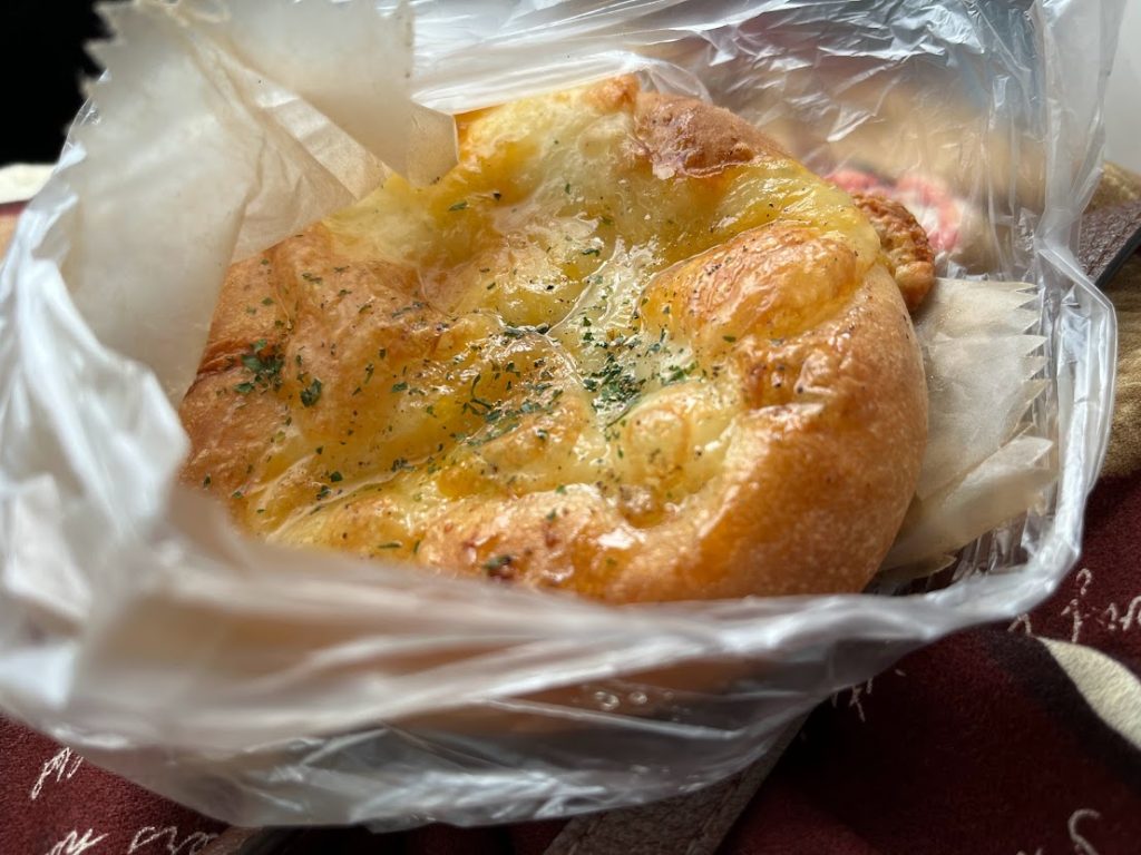 デリカテッセントランク４種のチーズパン