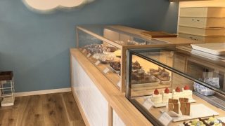 Halla Cakes and Biscuits店内