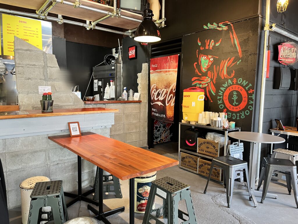 鬼タコライス店内2