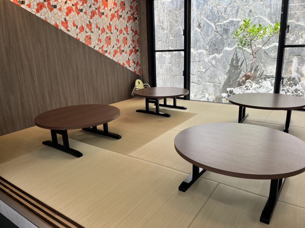 ジェフ泡瀬店座敷席