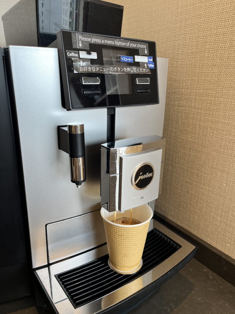 ラウンジのコーヒー